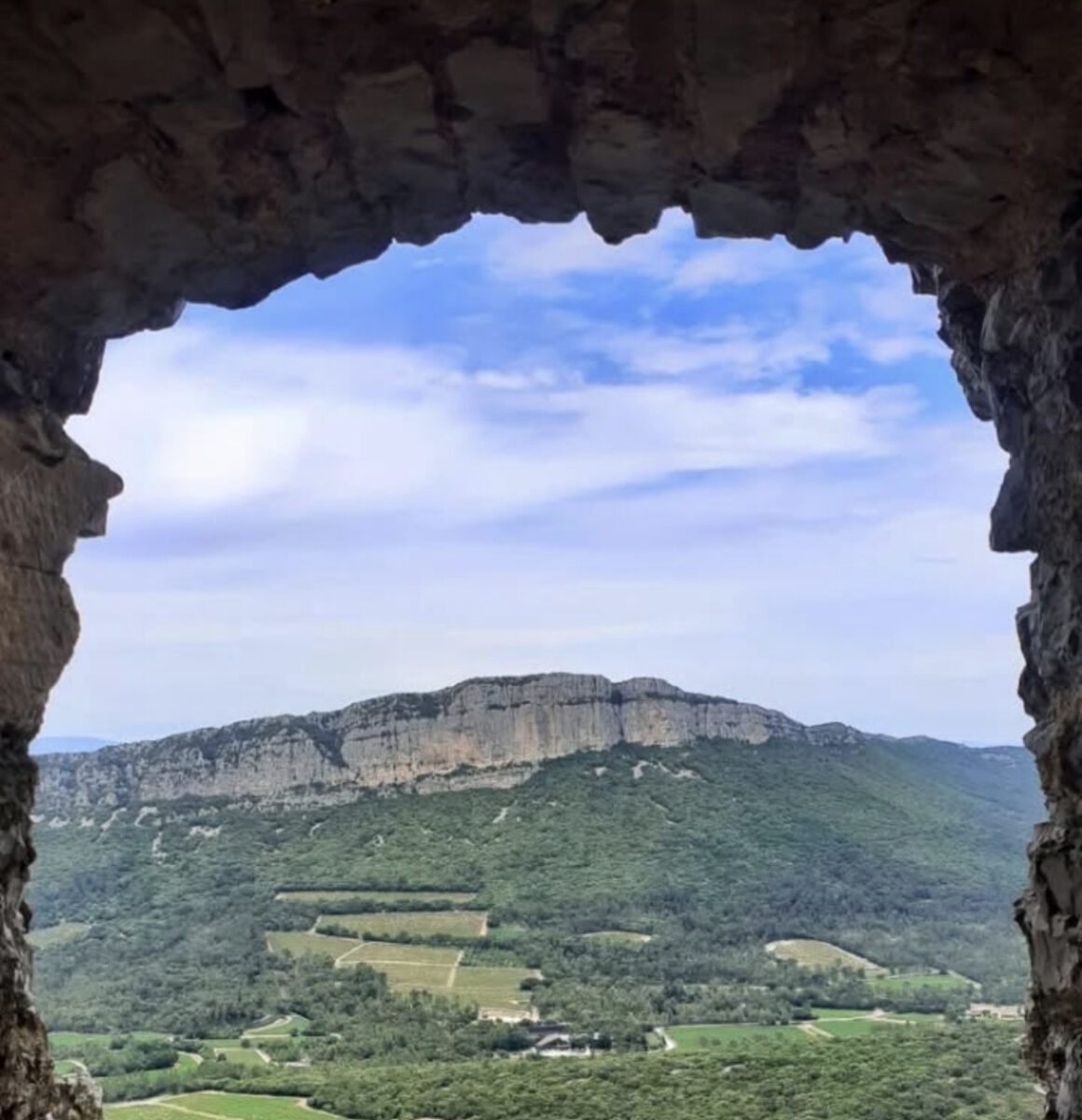 Terrain d’exception — Un écrin de nature constructible au cœur du village