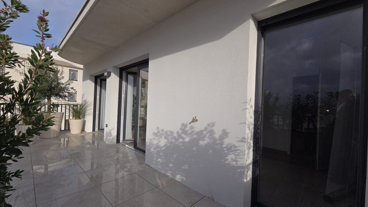 MONTPELLIER CENTRE DERNIER ETAGE PENTHOUSE DE 115M2 HAB + 116M2 D&rsquo;EXTERIEUR  AVEC SOLARIUM