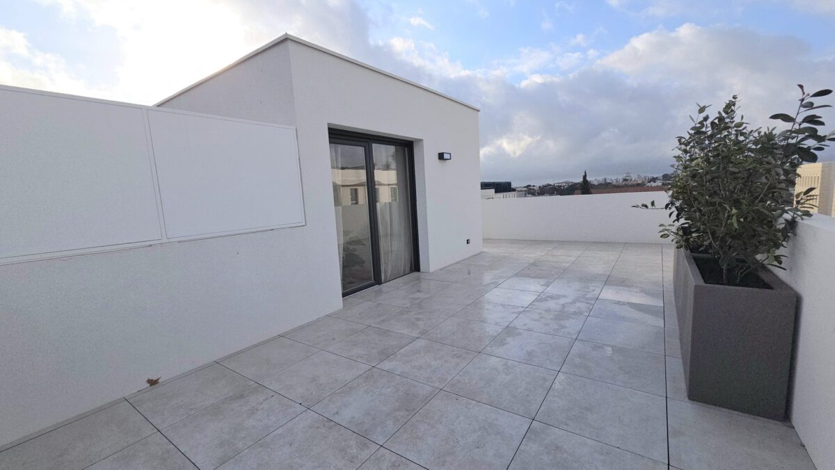 MONTPELLIER CENTRE DERNIER ETAGE PENTHOUSE DE 115M2 HAB + 116M2 D&rsquo;EXTERIEUR  AVEC SOLARIUM